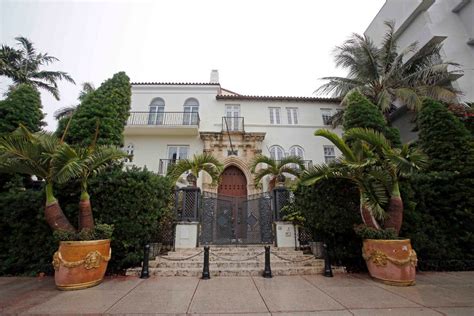 buy versace home plot united kingdom